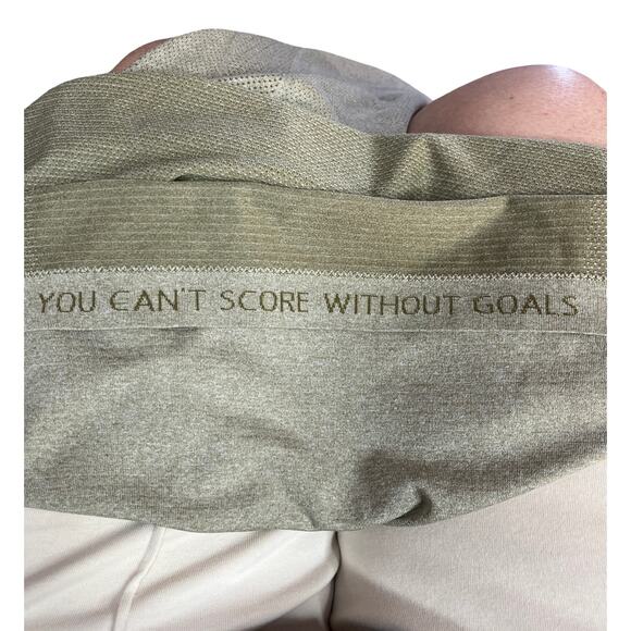 Lululemon Metal Vent Tech Tank Top M Beige Khaki Seamless Mesh Breathable - Picture 5 of 8